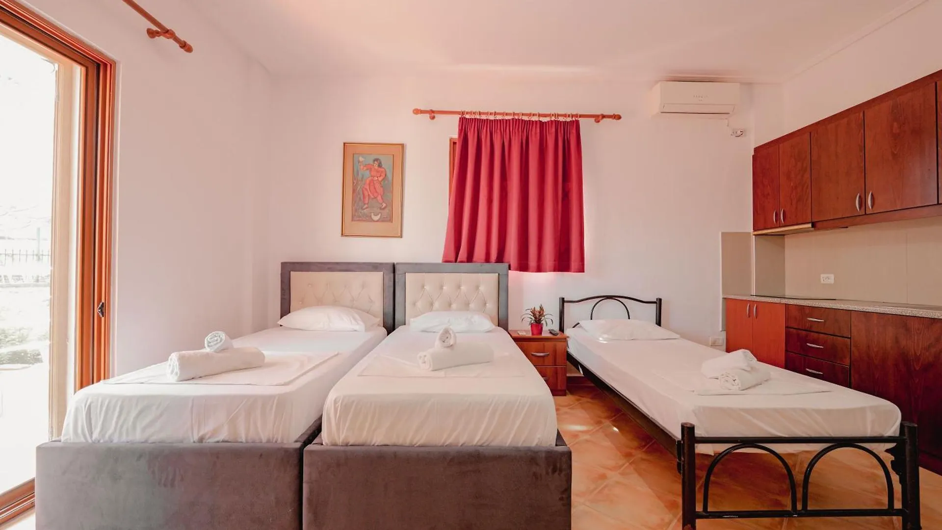Cozy Apartments Downtown Ksamil