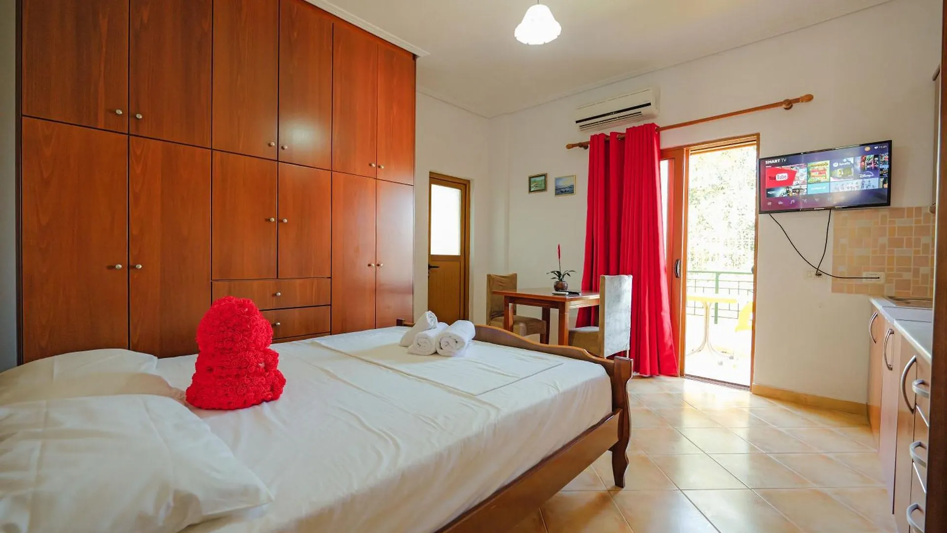 Cozy Apartments Downtown Ksamil Albania