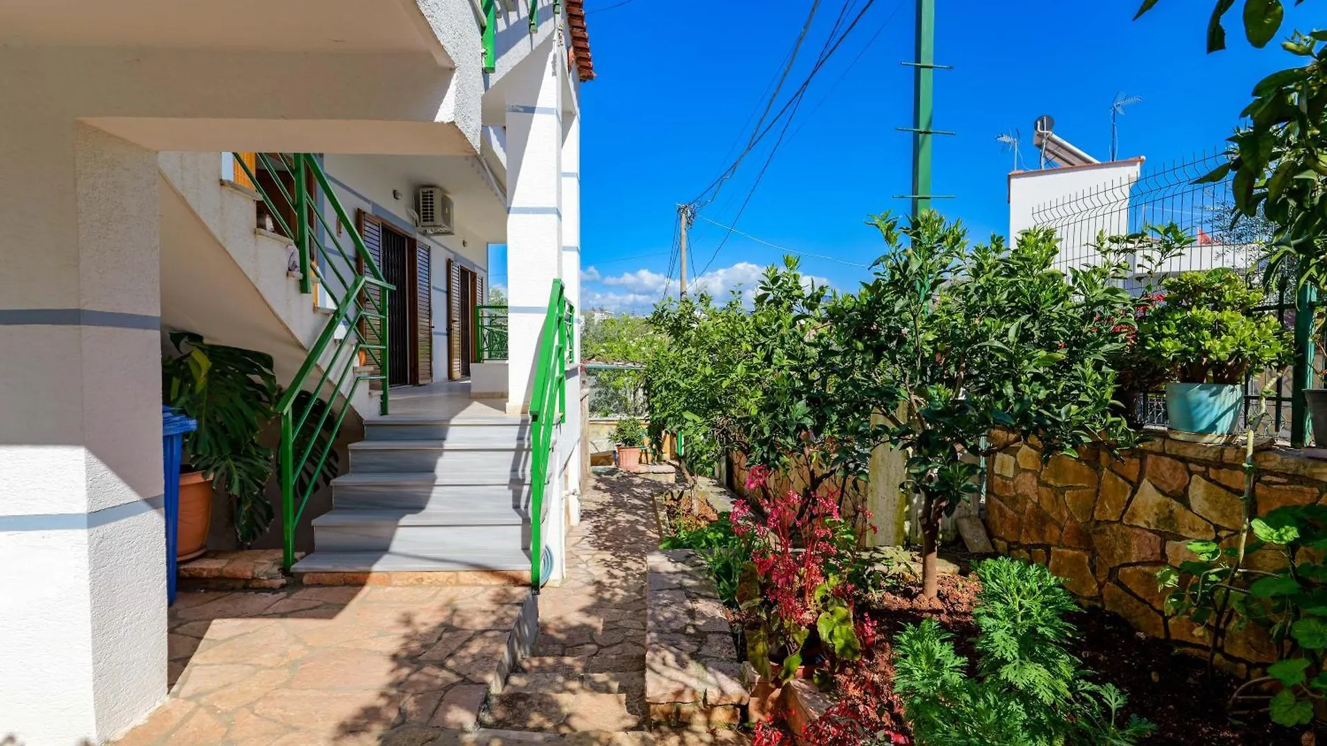 Cozy Apartments Downtown Ksamil