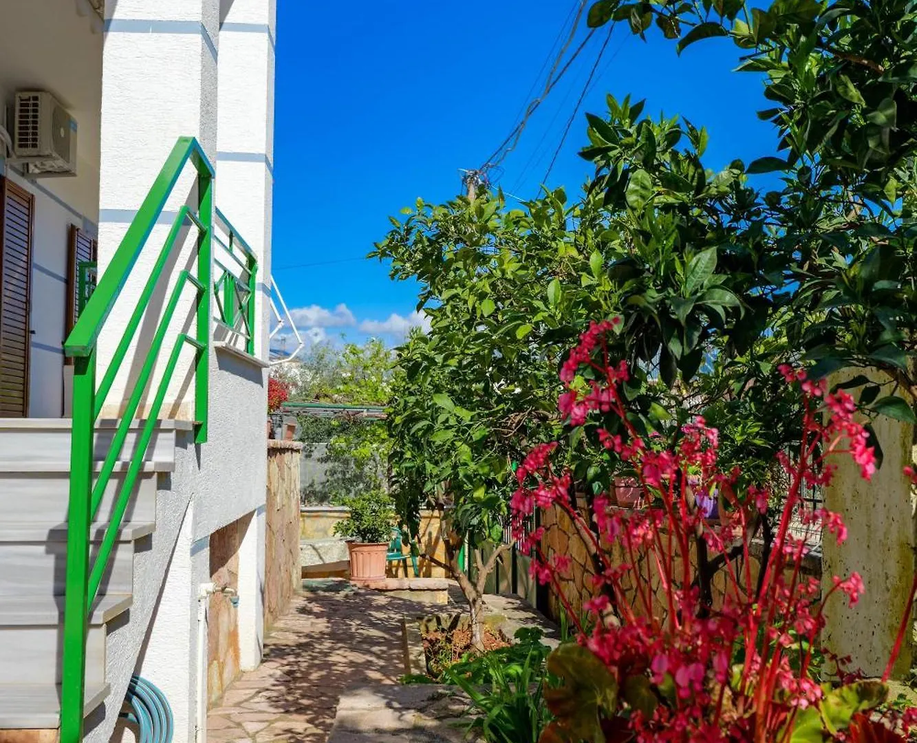 Cozy Apartments Downtown Ksamil 0*,  Albania