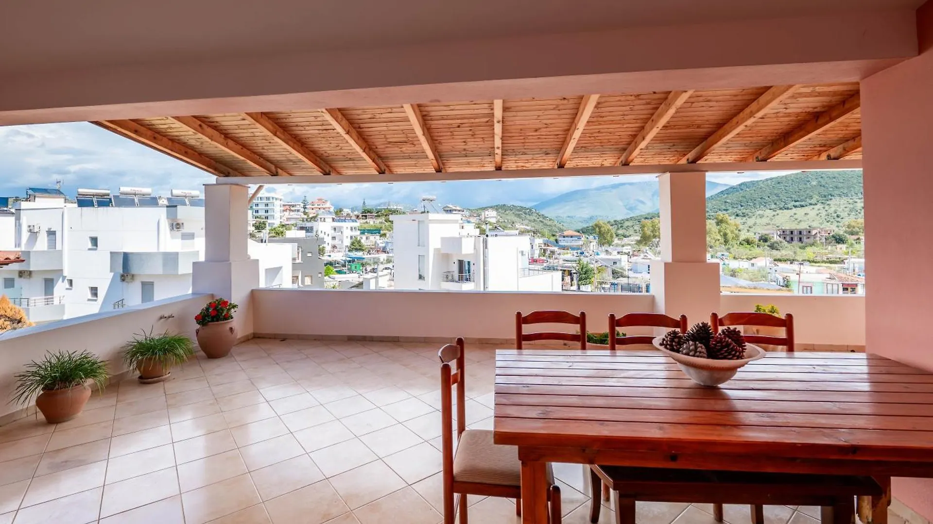 Cozy Apartments Downtown Ksamil