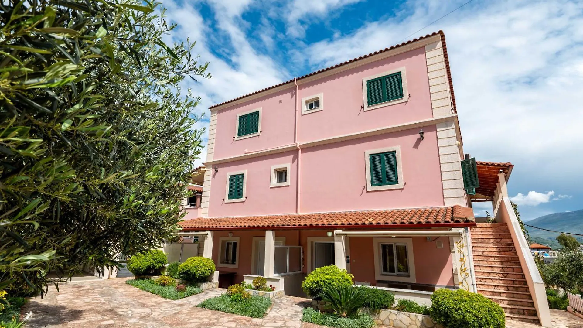 Cozy Apartments Downtown Ksamil Albania