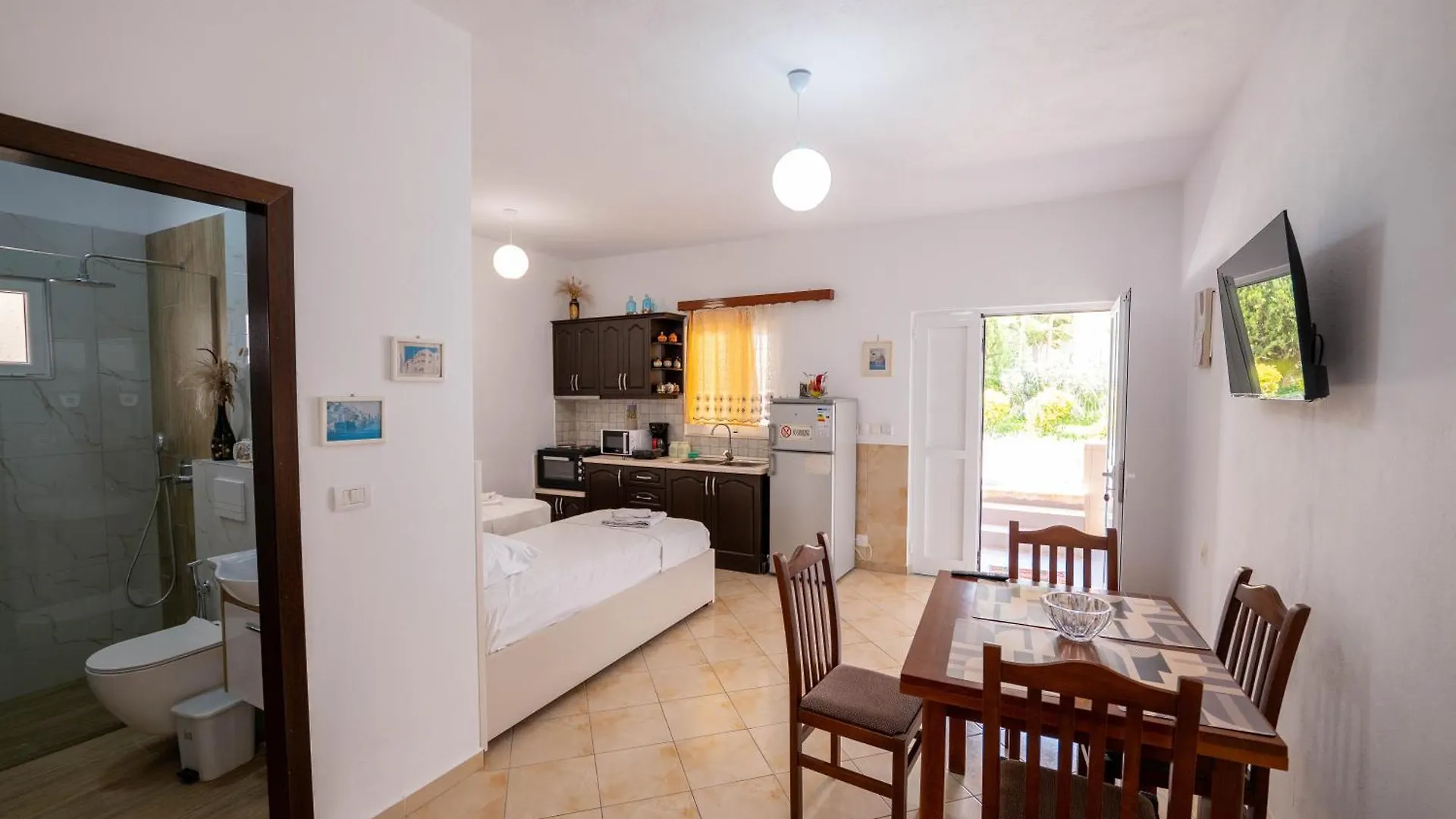 Cozy Apartments Downtown Ksamil Albania