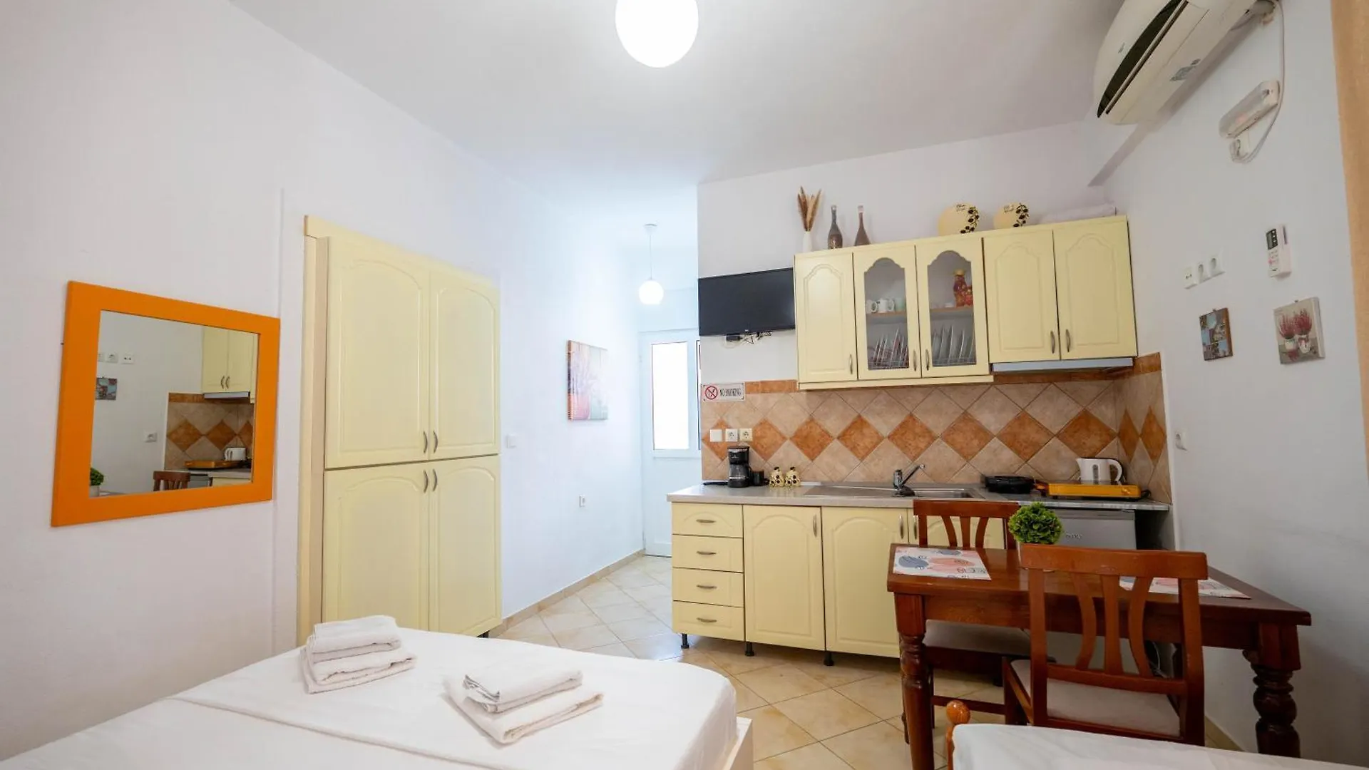 Cozy Apartments Downtown Ksamil Albania