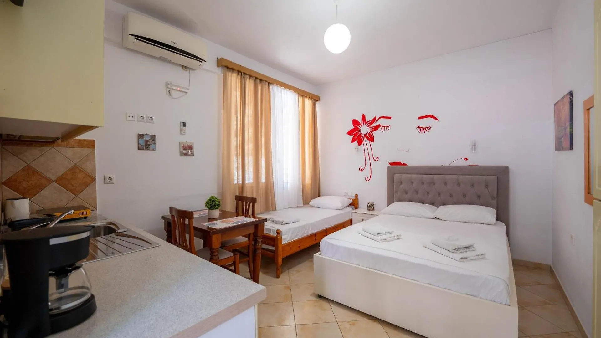 Cozy Apartments Downtown Ksamil