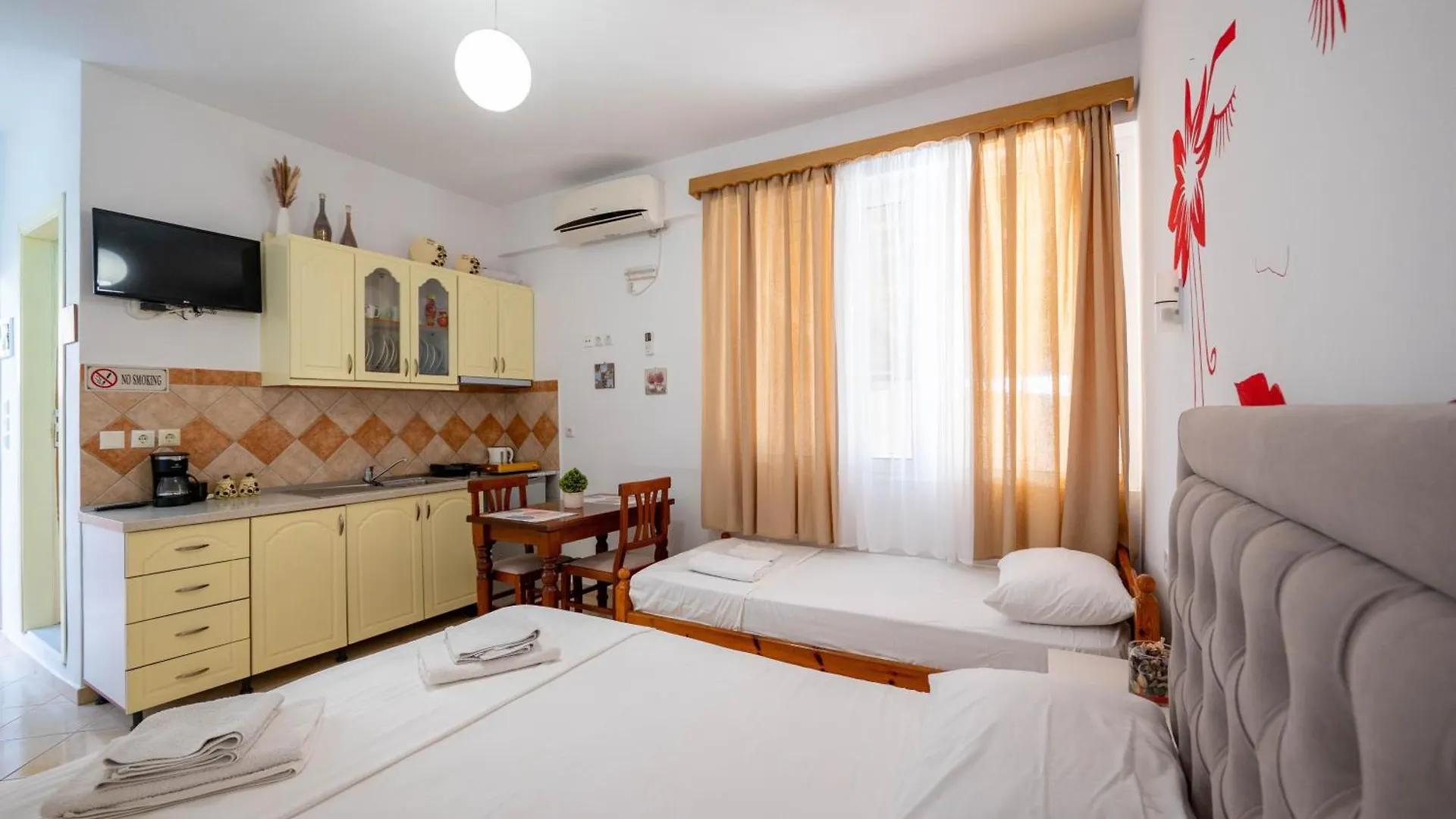Cozy Apartments Downtown Ksamil
