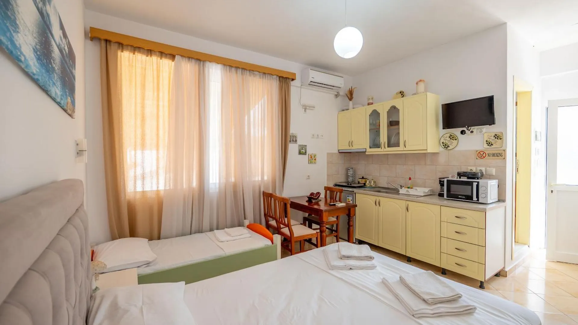 Cozy Apartments Downtown Ksamil