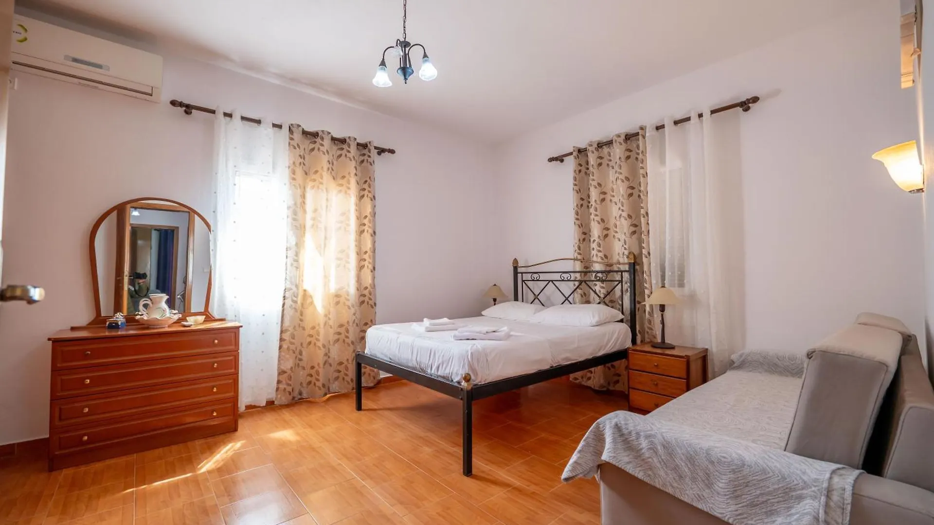 Cozy Apartments Downtown Ksamil 0*,  Albania