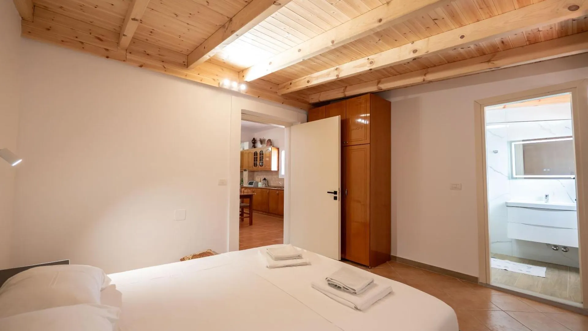 Cozy Apartments Downtown Ksamil
