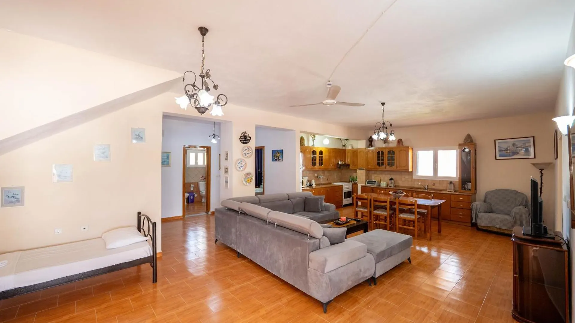 Cozy Apartments Downtown Ksamil