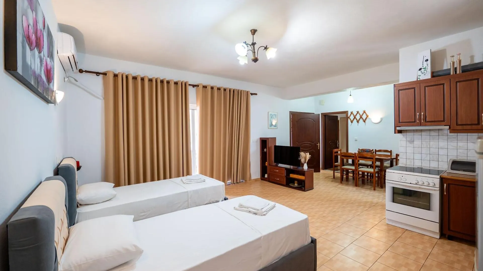 Cozy Apartments Downtown Ksamil