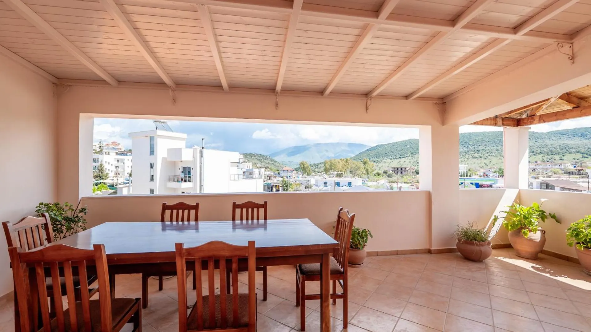 Cozy Apartments Downtown Ksamil