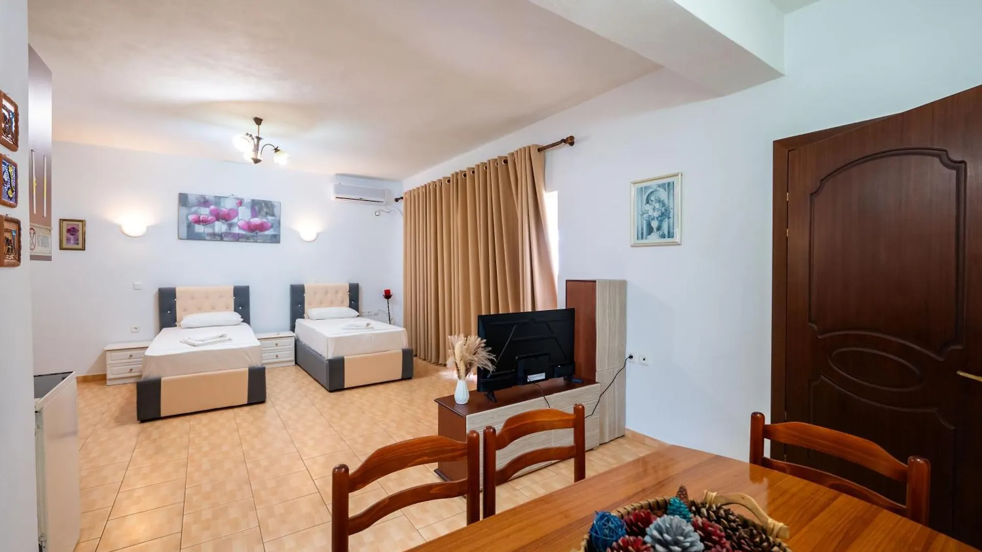 Cozy Apartments Downtown Ksamil
